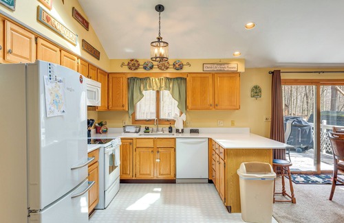 Pocono Lake Cabin | Lake Access & Game Room: Cabin in Pocono Mtns
