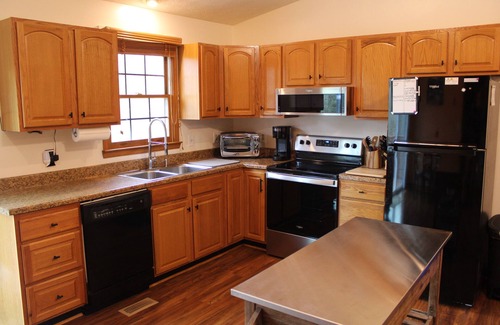Blue Water House | Lake Anna Woodside Retreat - sleeps 4 adults and 2 children