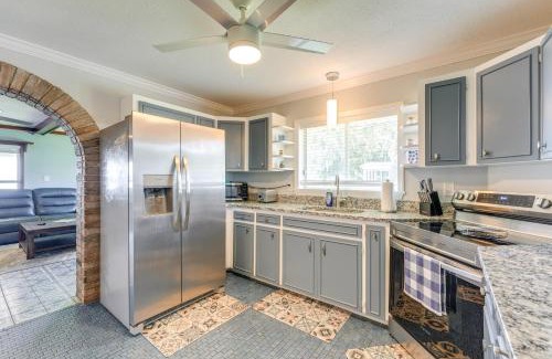 Tavares Apartment | Lake Dora Escape Canal Access and Seaplane Sights!