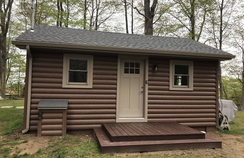 East Springfield Cabin | Lake Erie Get-A-Way/Log Cabin-view of lake and woods