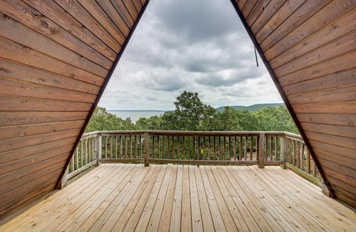 Hoyt House | Lake Eufaula Cabin with Hot Tub and Large Deck