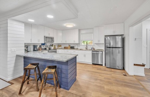 Hoyt House | Lake Eufaula, OK Lakefront house on the beach.nSleeps 8, 3 bedroom, 2 bath
