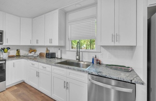 Hoyt House | Lake Eufaula, OK Lakefront house on the beach.nSleeps 8, 3 bedroom, 2 bath