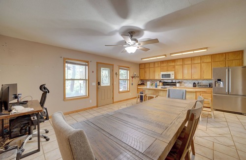 Hoyt Cabin | Lake Eufaula Retreat w/Boat Slip & Fireplace!