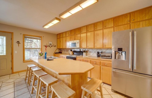 Hoyt House | Lake Eufaula Retreat with Boat Slip and Fireplace!