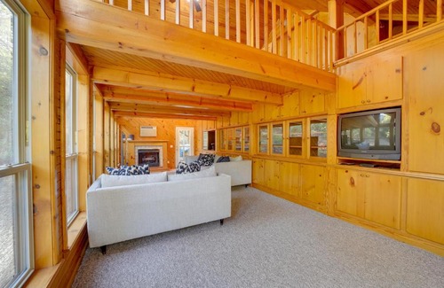 Hoyt House | Lake Eufaula Retreat with Boat Slip and Fireplace!