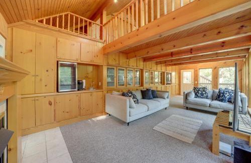 Hoyt House | Lake Eufaula Retreat with Boat Slip and Fireplace!