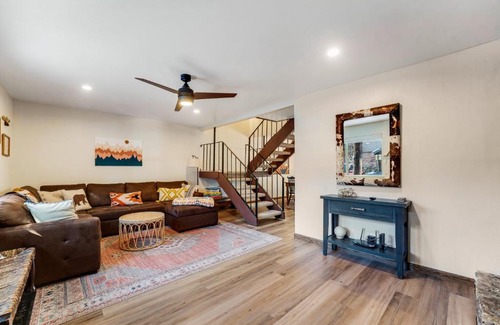 Lake Forest Apartment | Lake Forest Drive Retreat