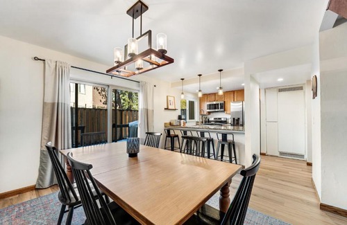 Lake Forest Apartment | Lake Forest Drive Retreat