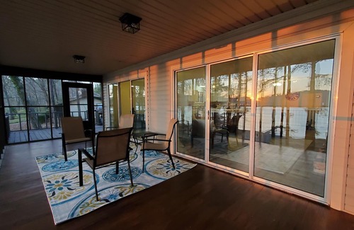 Cedar Bluff House | LAKE FRONT 3BR/3BA HOUSE with PRIVATE DOCK!