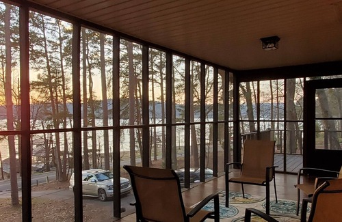 Cedar Bluff House | LAKE FRONT 3BR/3BA HOUSE with PRIVATE DOCK!