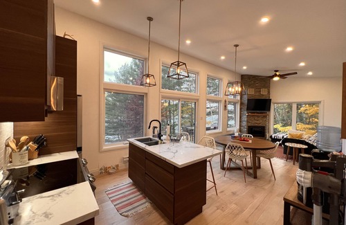 Gooderham Cottage | Lake front Cottage/Hot tub, Sauna , Arcade