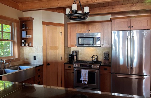 Victoria Beach Cottage | Lake Front, Timber Frame with Hot Tub