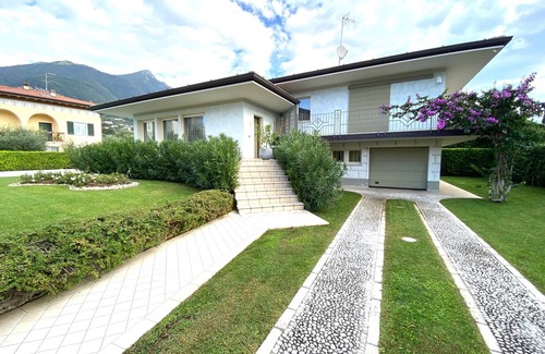 Toscolano Maderno House | "Lake House" Charming Villa just 50 meters from the lake and sandy beach