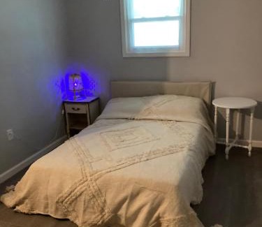 Edgar House | Lake House Cabin Two bedrooms