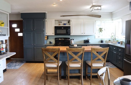 McLean County House | Lake house with Heated Pool. Minutes to Prime Fishing!