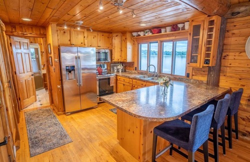 Roseville Cabin | Lake Living in the heart of Twin Cities~Quiet, Relaxing Getaway~