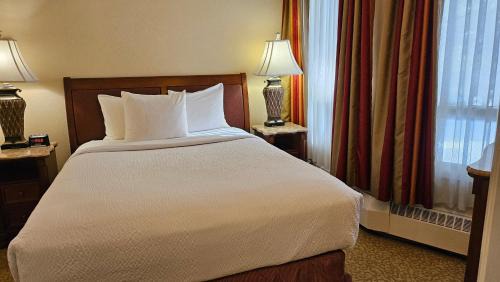 Lake Louise Hotel | Lake Louise Inn