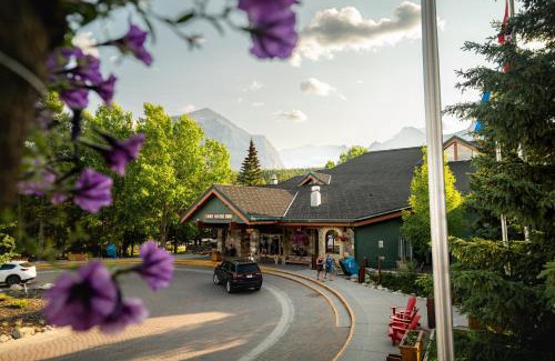 Lake Louise Hotel | Lake Louise Inn