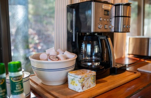 Eureka Springs Historic District Cabin | Lake Lucerne Cabin#9 Wifi+Parking+Deck@Nauti or Nice