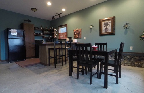Groveoak Cabin | Lake & mountain views! Covered Boat Port w/Power, Pets Welcome