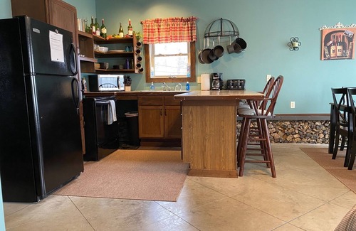 Groveoak Cabin | Lake & mountain views! Covered Boat Port w/Power, Pets Welcome