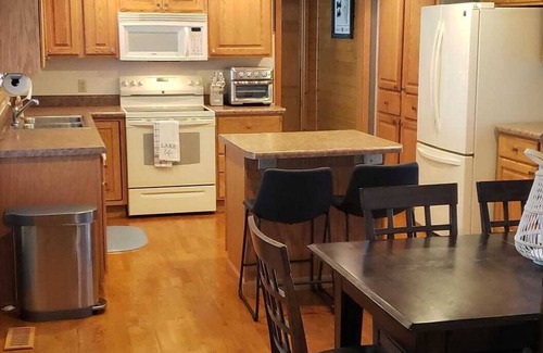 Cheboygan County Cabin | Lake Retreat on Burt Lake