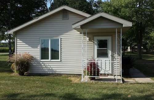 Lakewood House | LAKE SHELBYVILLE COTTAGE MINUTES FROM BOATING, HUNTING, AND FISHING, Sleeps 2