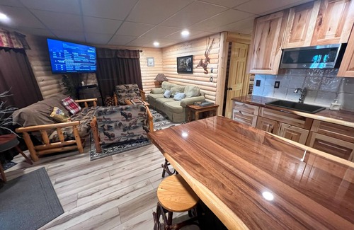 Lake Delton Cabin | Lake-view 2-bedroom Cabin Home on Lake Delton Wisconsin Dells