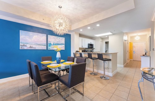 Florida Central Atlantic Coast Resort | Lake View Resort, 2 BR, 2 bath, sleeps 8, 2 MI to Disney with pool, balcony, gym