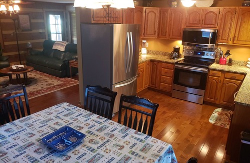 Dandridge Cabin | LakeFront Cabin Private Dock ez access nr Smoky Mtn Aug/Sep/LaborDay dates avail