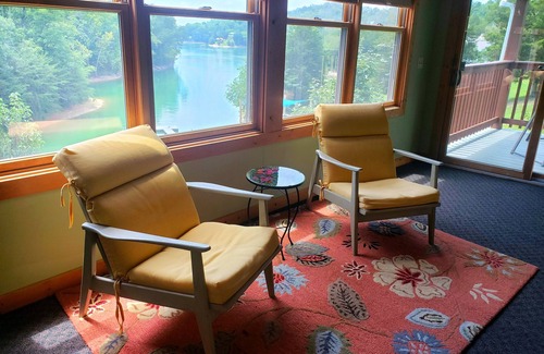 Dandridge Cabin | LakeFront Cabin Private Dock ez access nr Smoky Mtn Aug/Sep/LaborDay dates avail