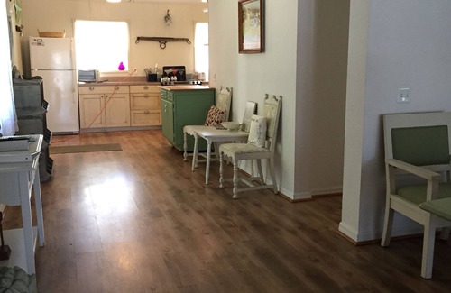 Inverness Cottage | Lakefront Cottage,Boating, Fishing, pet friendly, internet
