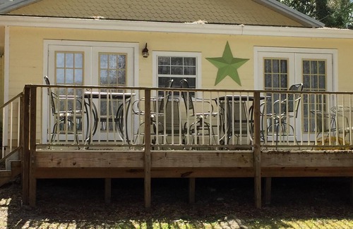 Inverness Cottage | Lakefront Cottage,Boating, Fishing, pet friendly, internet
