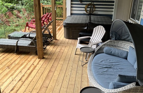 Gooderham Cottage | Lakefront cottage with hot tub and amazing porch, 4 season in Haliburton