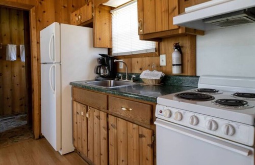 Cadiz Cottage | Lakefront Family Fort 79 - Dog Friendly