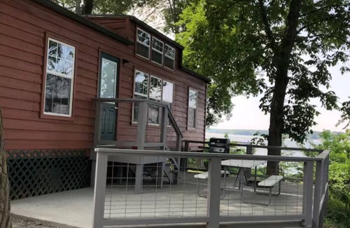 Cadiz Cottage | Lakefront Family Fort 79 - Dog Friendly