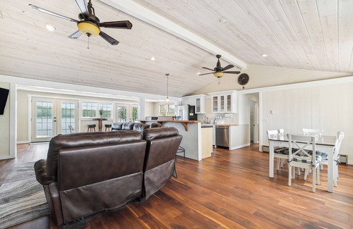 Gladwin Cottage | Lakefront Gladwin Vacation Rental w/Deck & Dock!