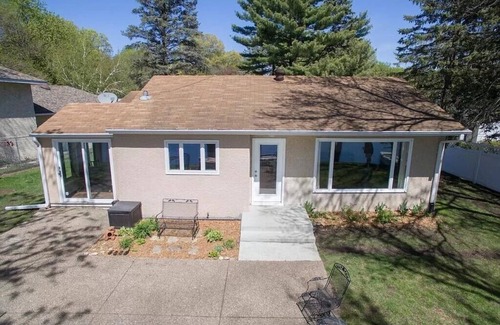Roseville House | Lakefront home in the heart of St Paul/Minneapolis