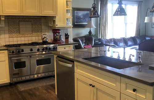 Chapel Hill House | Lakefront Luxurious Spacious Amazing Views Suites Available