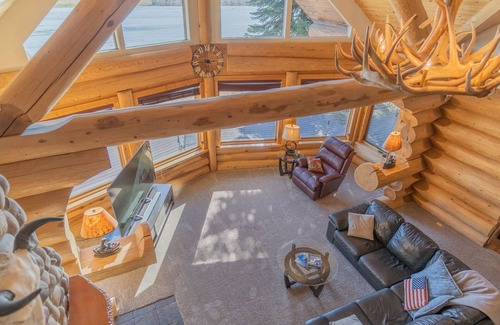 North Pole Cabin | Lakefront Luxury Log Home With Spa & Aurora Views