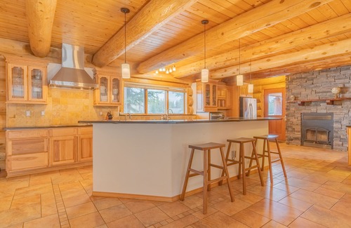 North Pole Cabin | Lakefront Luxury Log Home With Spa & Aurora Views