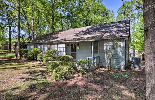Milledgeville House | Lakefront Milledgeville Cabin Private Dock, Porch