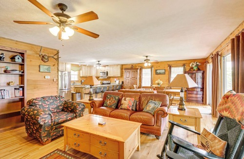 Milledgeville Cottage | Lakefront Sparta Cottage w/Decks & Boat Dock