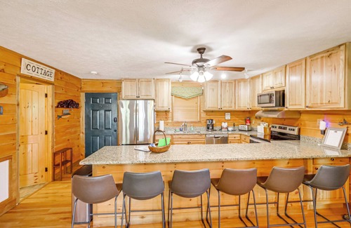 Milledgeville Cottage | Lakefront Sparta Cottage w/Decks & Boat Dock