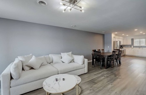 Lake Delton Condo | Lakefront Therapy - Newly Remodeled Luxury Listing by Experienced Host
