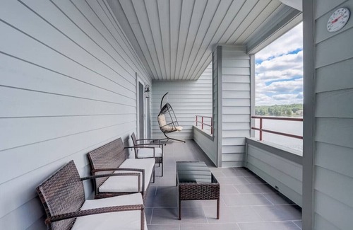 Lake Delton Condo | Lakefront Therapy - Newly Remodeled Luxury Listing by Experienced Host