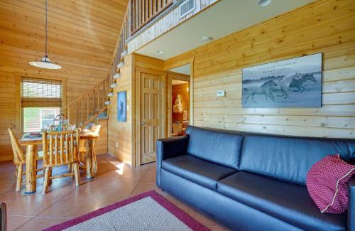 Columbia House | Lakefront Vacation Rental with Patio and Grill!