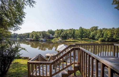 Fortson House | Lakehouse Getaway on Lake Oliver