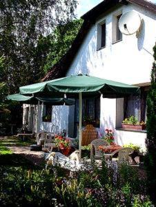 Falkensee Apartment | Lakeside Bed and Breakfast Berlin - Pension Am See